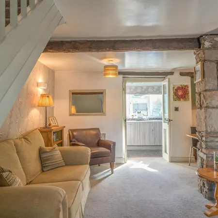 Cosy Near Scenic Walks And Country Pub