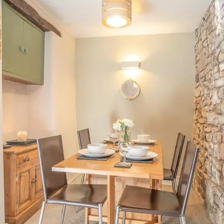 Cosy Near Scenic Walks And Country Pub