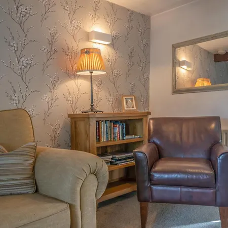 Cosy Near Scenic Walks And Country Pub