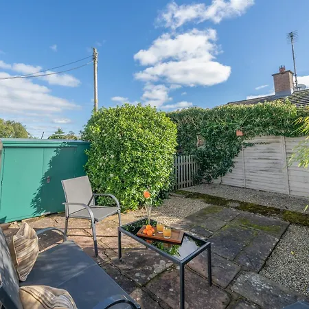 Semesterbostad Cosy Near Scenic Walks And Country Pub *