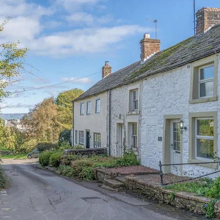 Semesterbostad Cosy Near Scenic Walks And Country Pub